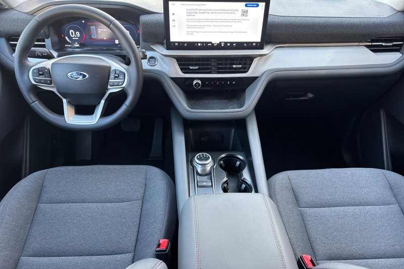 Ford Explorer Vehicle Full-screen Gallery Image 14