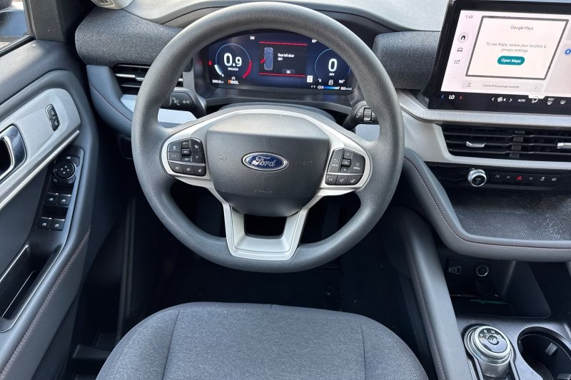Ford Explorer Vehicle Full-screen Gallery Image 15