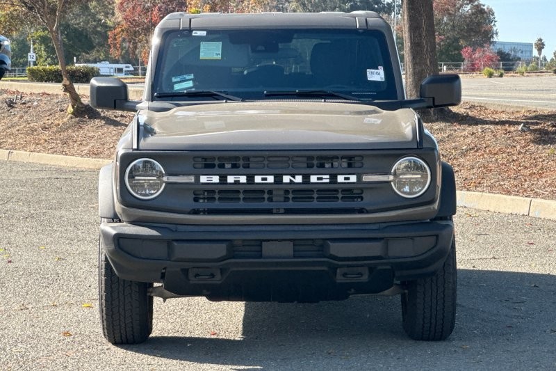 Ford Bronco Vehicle Full-screen Gallery Image 08