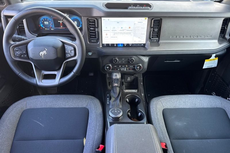 Ford Bronco Vehicle Full-screen Gallery Image 14