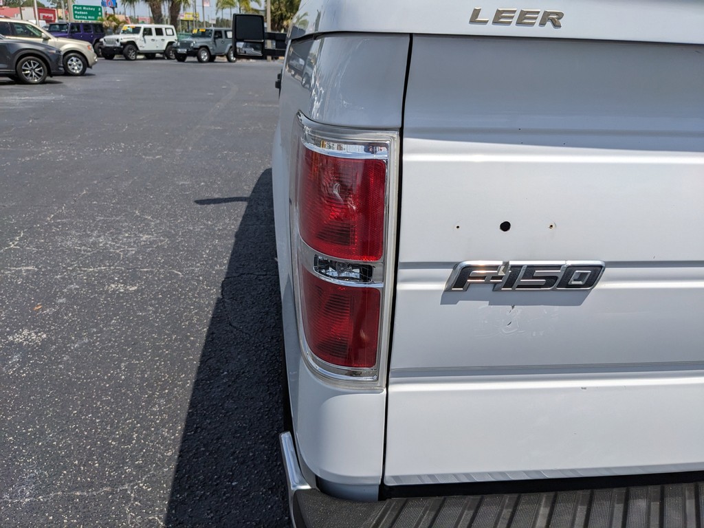 Ford F-150 Vehicle Full-screen Gallery Image 08