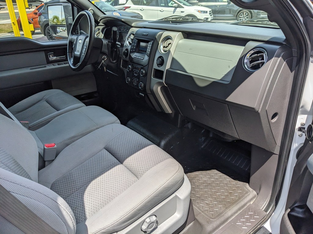 Ford F-150 Vehicle Full-screen Gallery Image 09
