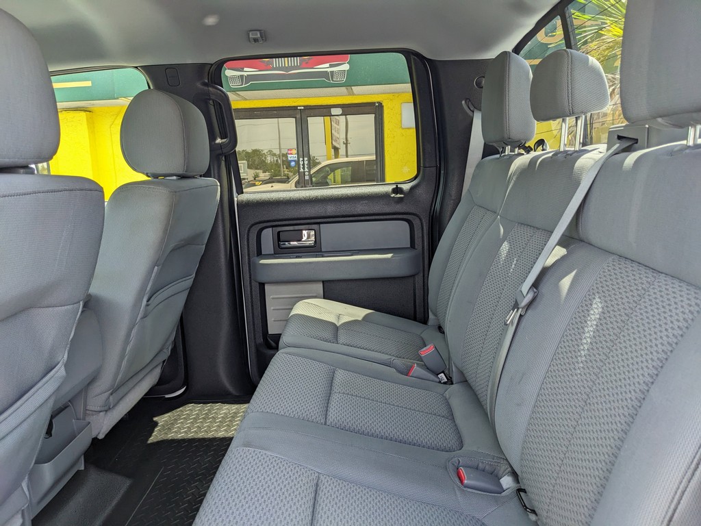 Ford F-150 Vehicle Full-screen Gallery Image 14