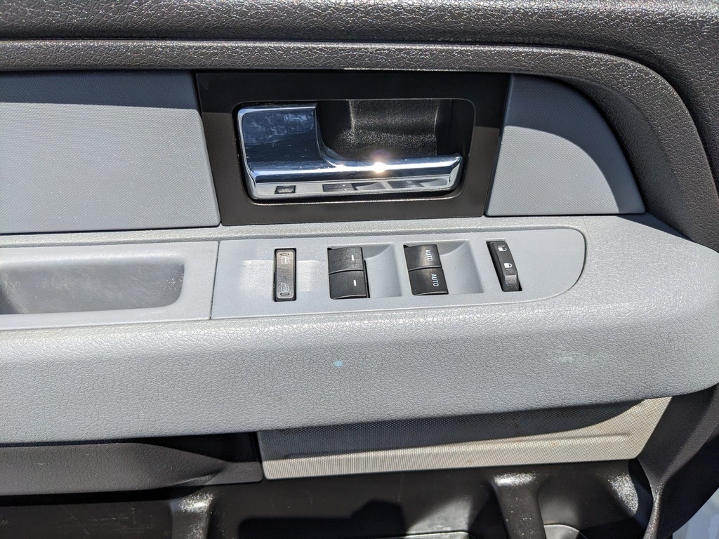 Ford F-150 Vehicle Full-screen Gallery Image 16