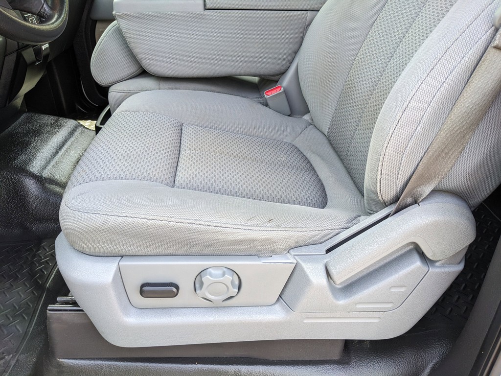 Ford F-150 Vehicle Full-screen Gallery Image 17