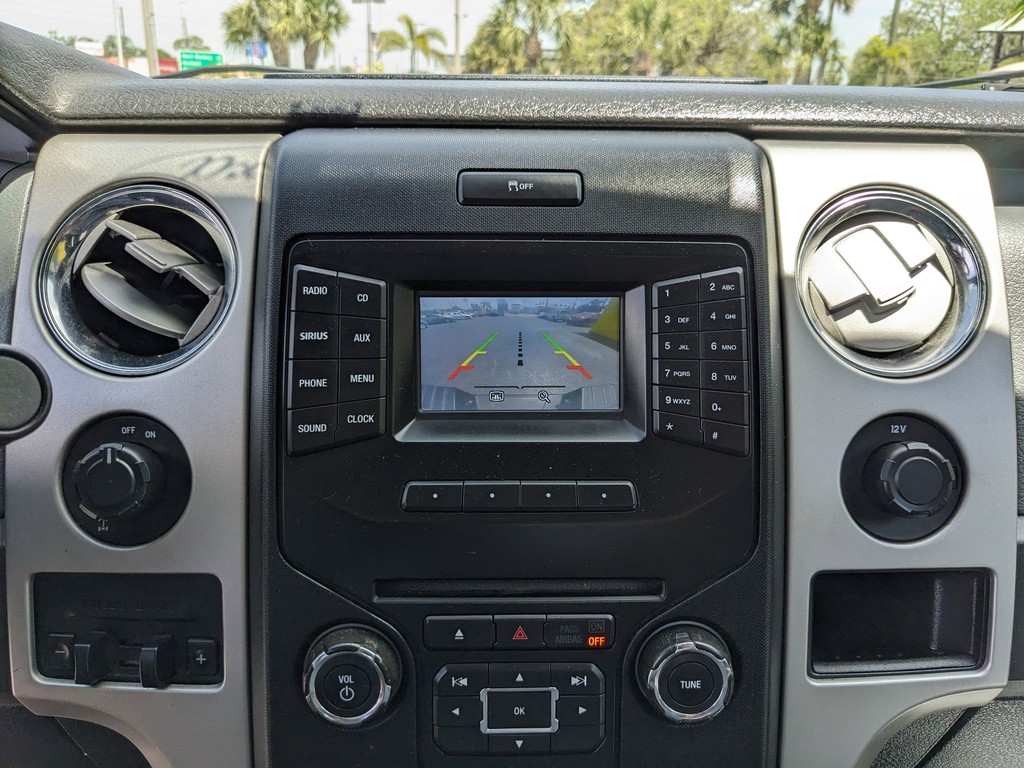 Ford F-150 Vehicle Full-screen Gallery Image 20