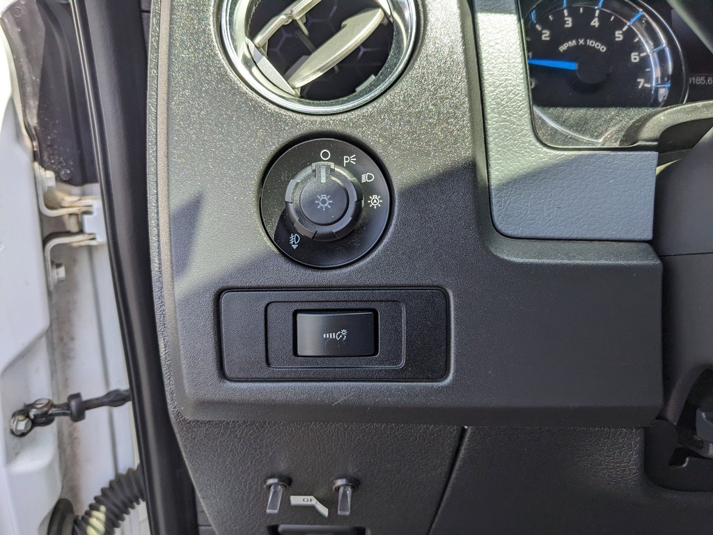 Ford F-150 Vehicle Full-screen Gallery Image 22