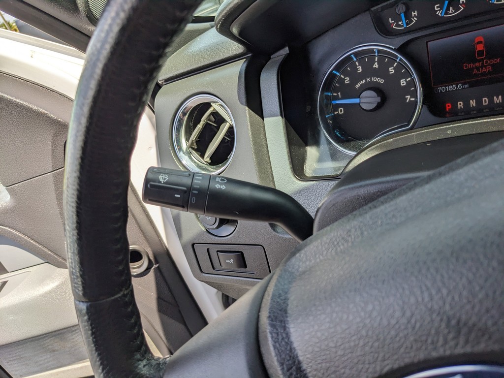 Ford F-150 Vehicle Full-screen Gallery Image 26