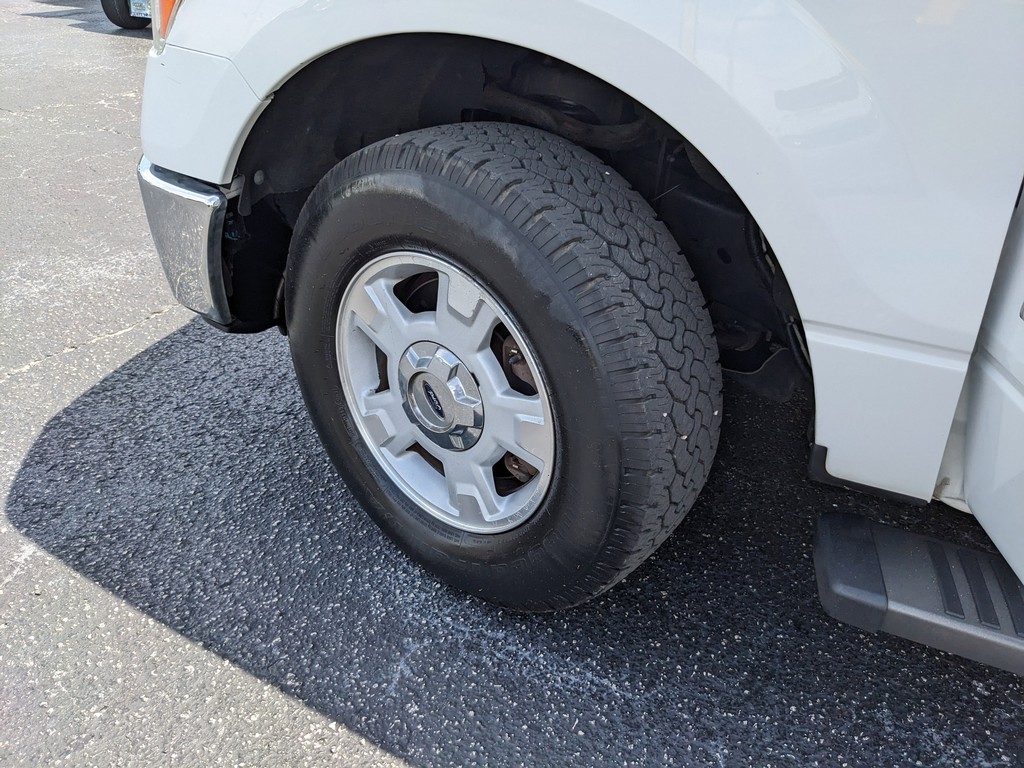 Ford F-150 Vehicle Full-screen Gallery Image 29