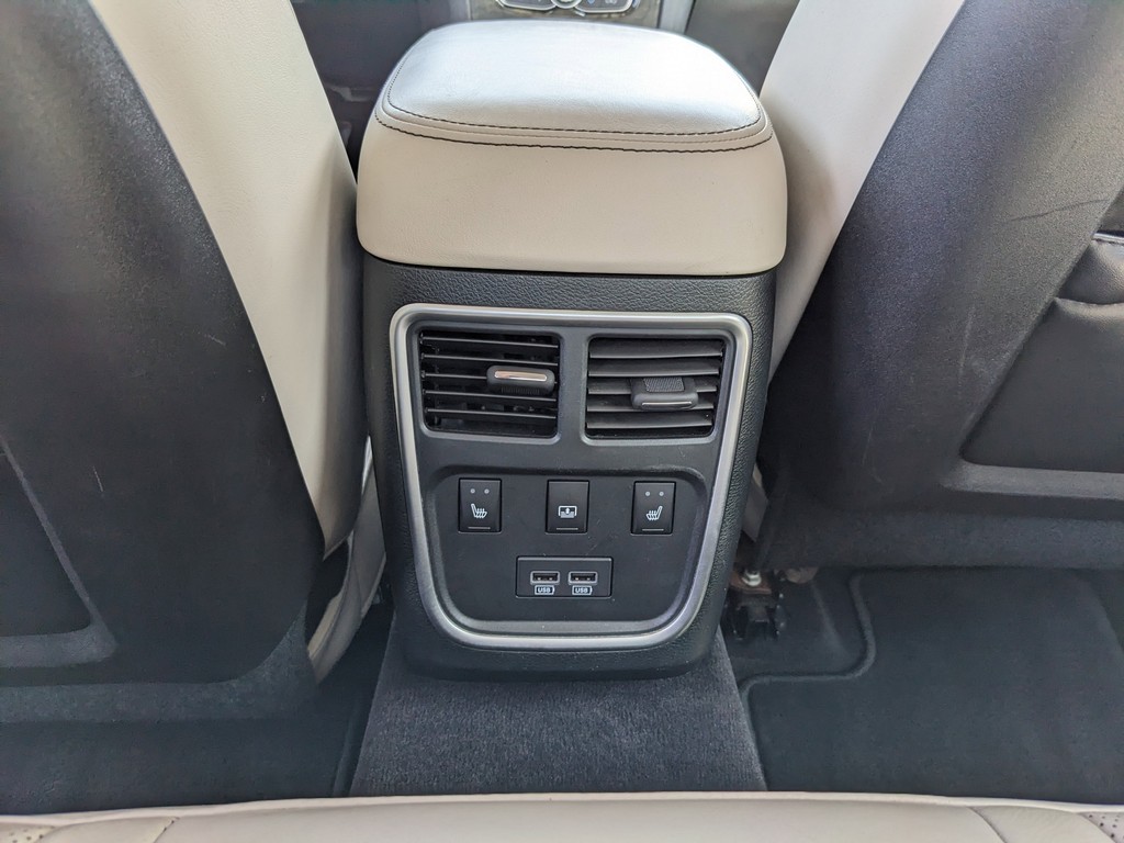 Chrysler 300 Vehicle Full-screen Gallery Image 14