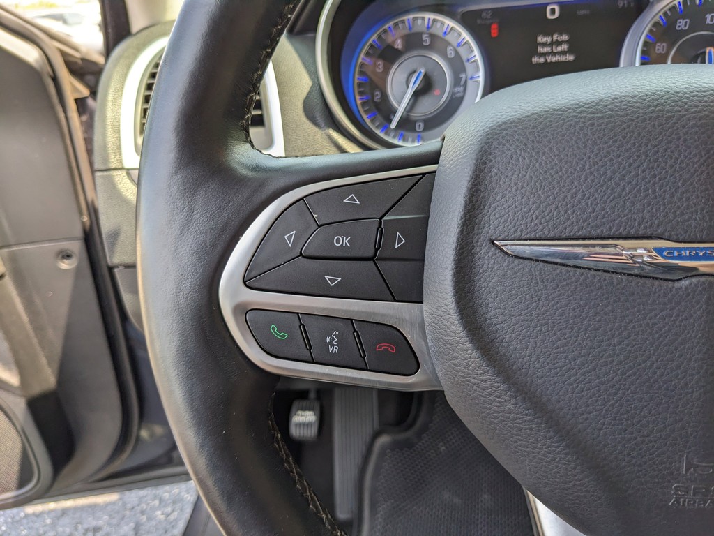 Chrysler 300 Vehicle Full-screen Gallery Image 26