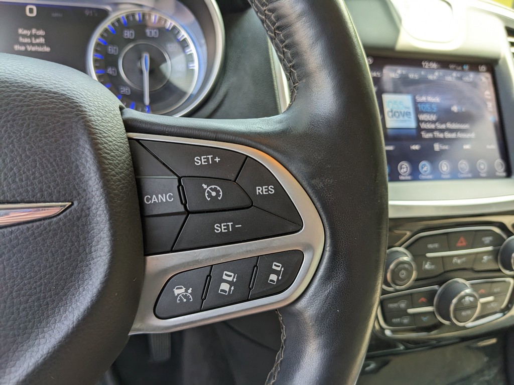 Chrysler 300 Vehicle Full-screen Gallery Image 27