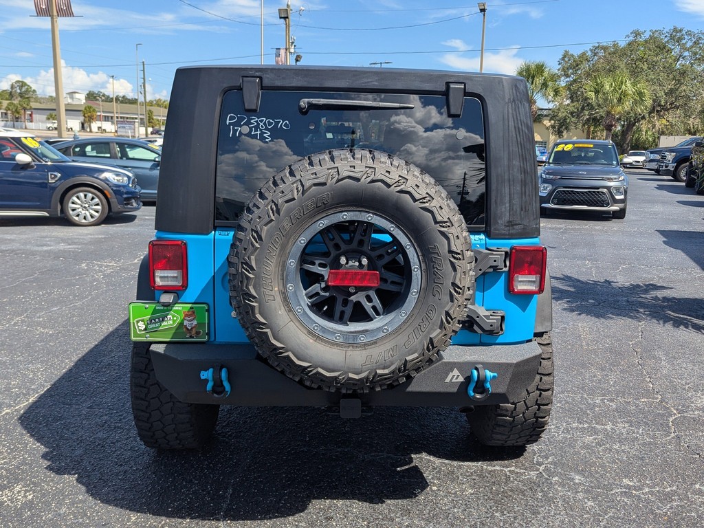 Jeep Wrangler Unlimited Vehicle Full-screen Gallery Image 05