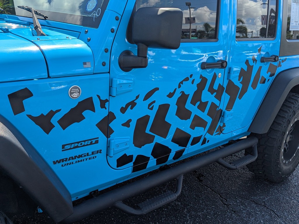 Jeep Wrangler Unlimited Vehicle Full-screen Gallery Image 07