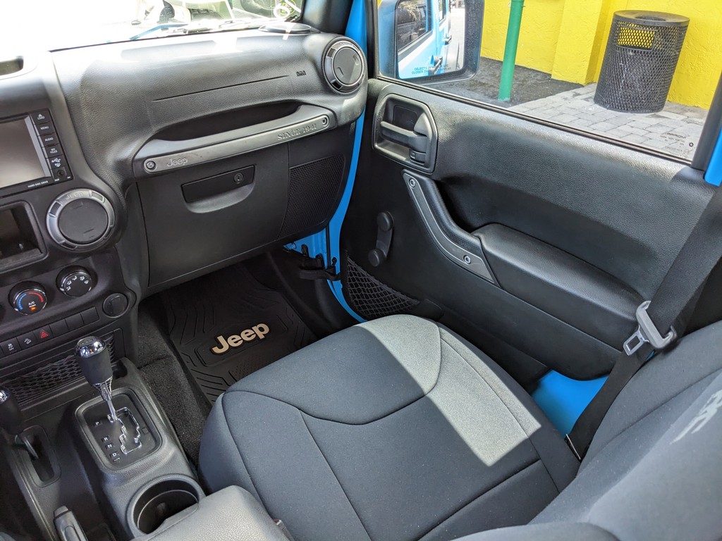 Jeep Wrangler Unlimited Vehicle Full-screen Gallery Image 14