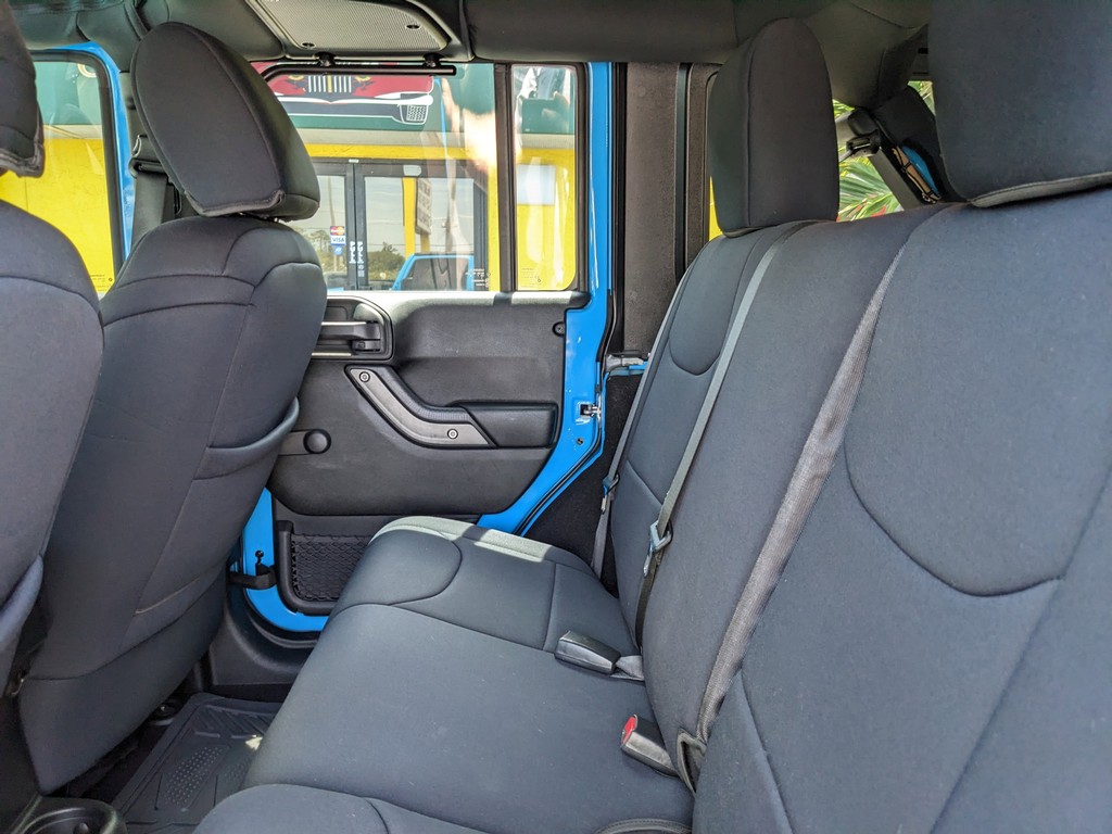 Jeep Wrangler Unlimited Vehicle Full-screen Gallery Image 15