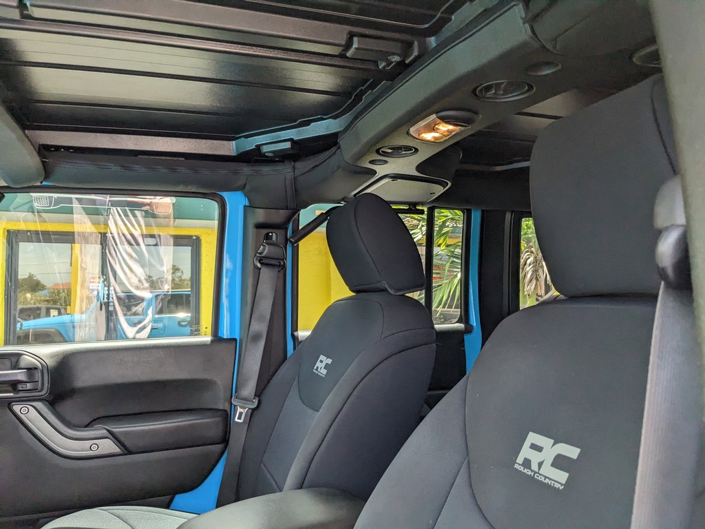 Jeep Wrangler Unlimited Vehicle Full-screen Gallery Image 18