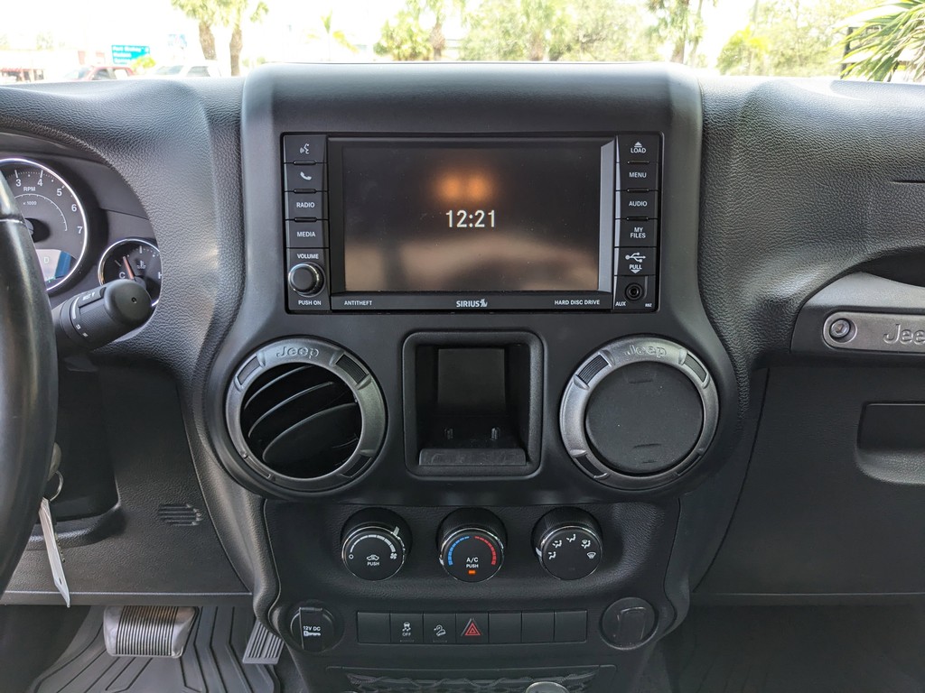 Jeep Wrangler Unlimited Vehicle Full-screen Gallery Image 19