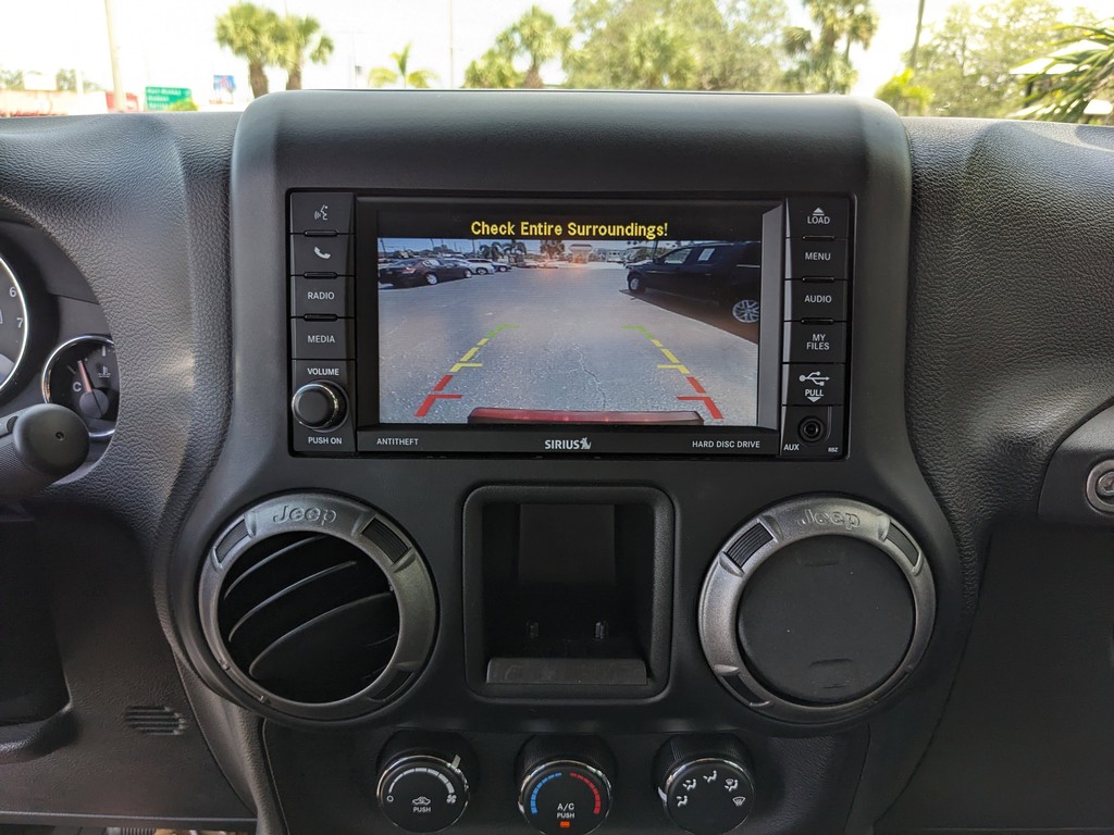 Jeep Wrangler Unlimited Vehicle Full-screen Gallery Image 20