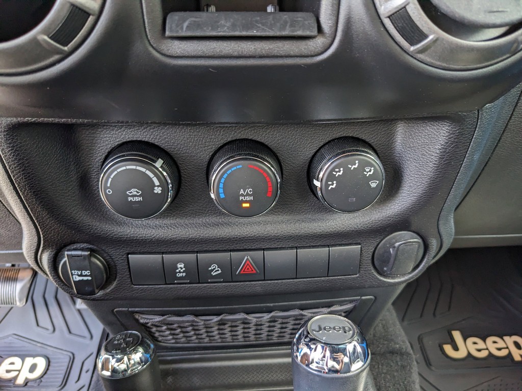 Jeep Wrangler Unlimited Vehicle Full-screen Gallery Image 21