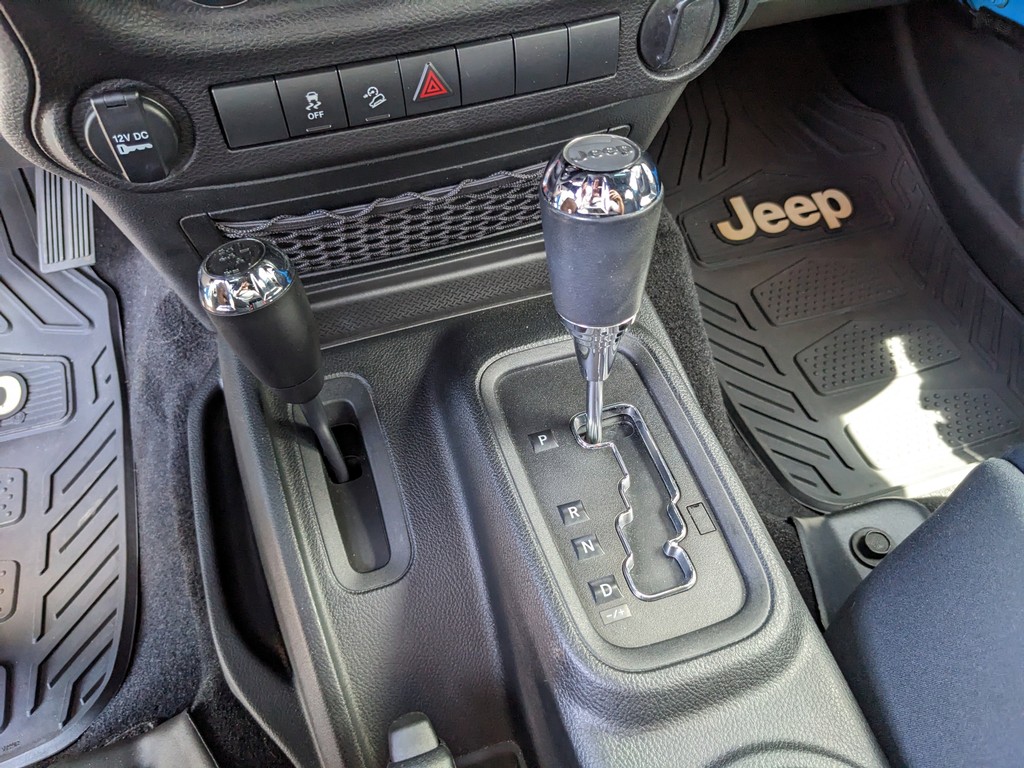 Jeep Wrangler Unlimited Vehicle Full-screen Gallery Image 23