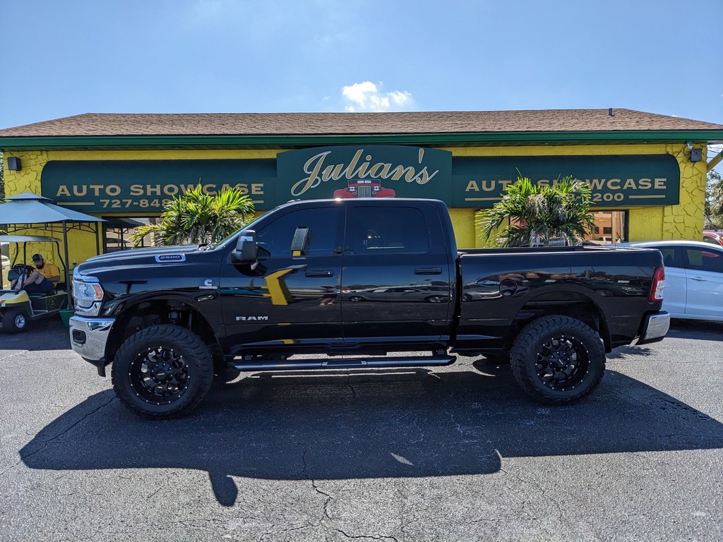 Ram 2500 Vehicle Full-screen Gallery Image 02