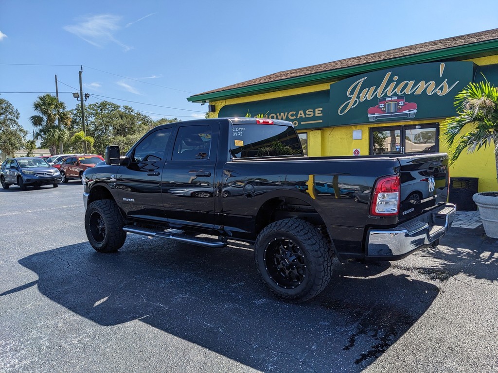 Ram 2500 Vehicle Full-screen Gallery Image 03