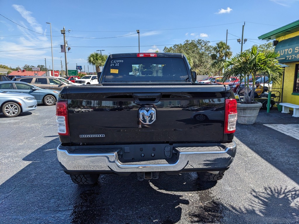 Ram 2500 Vehicle Full-screen Gallery Image 04