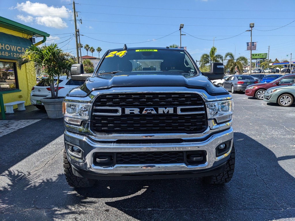 Ram 2500 Vehicle Full-screen Gallery Image 05