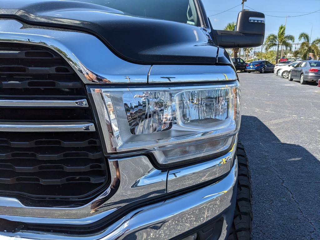 Ram 2500 Vehicle Full-screen Gallery Image 06