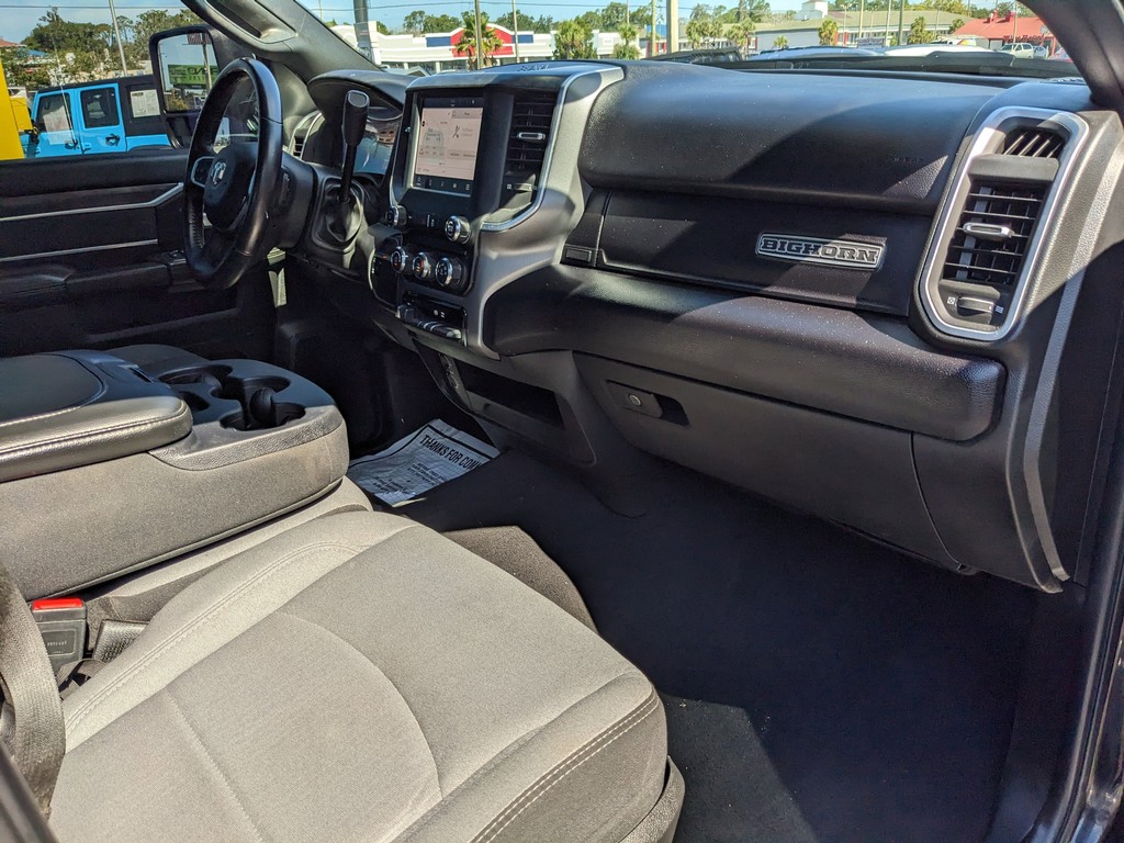 Ram 2500 Vehicle Full-screen Gallery Image 09