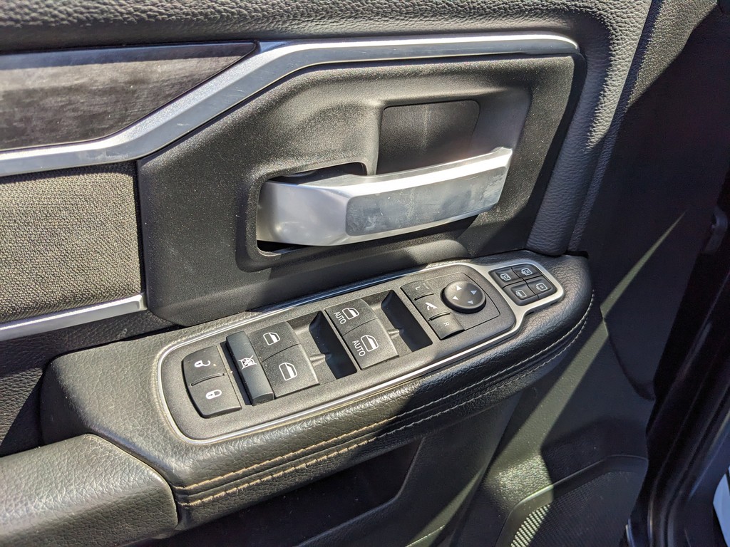 Ram 2500 Vehicle Full-screen Gallery Image 15