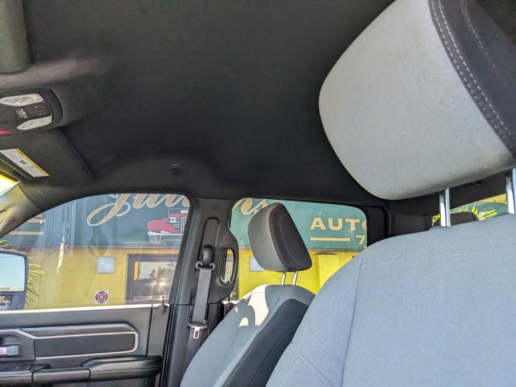 Ram 2500 Vehicle Full-screen Gallery Image 17