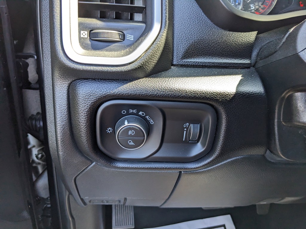 Ram 2500 Vehicle Full-screen Gallery Image 23