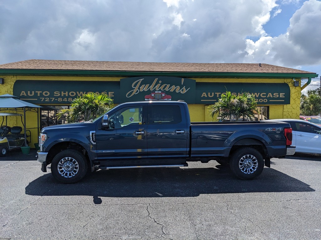Ford Super Duty F-250 SRW Vehicle Full-screen Gallery Image 02
