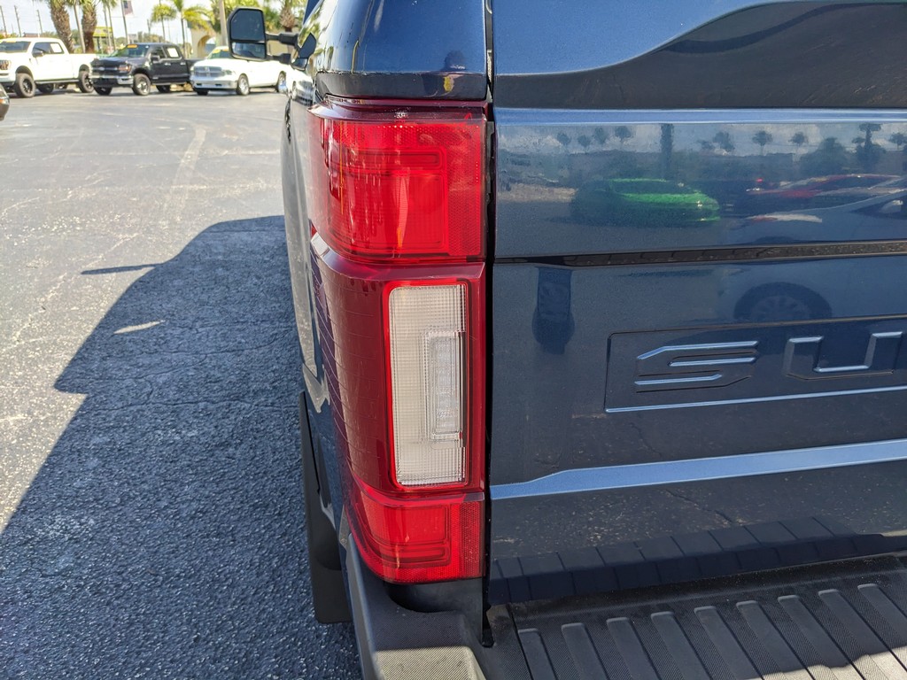 Ford Super Duty F-250 SRW Vehicle Full-screen Gallery Image 08