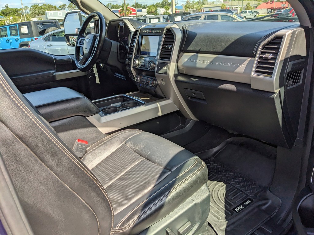 Ford Super Duty F-250 SRW Vehicle Full-screen Gallery Image 09