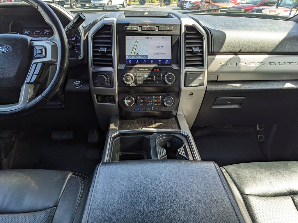 Ford Super Duty F-250 SRW Vehicle Full-screen Gallery Image 12