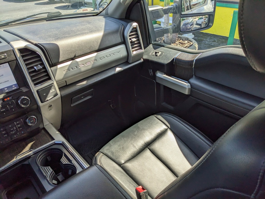 Ford Super Duty F-250 SRW Vehicle Full-screen Gallery Image 13