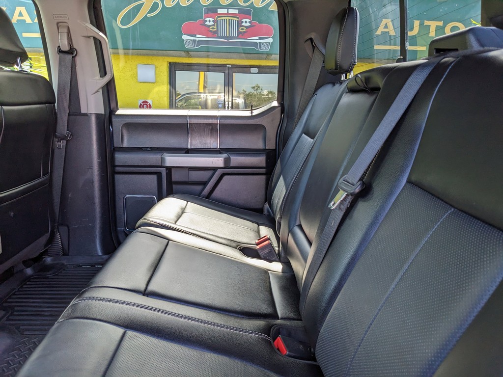 Ford Super Duty F-250 SRW Vehicle Full-screen Gallery Image 15