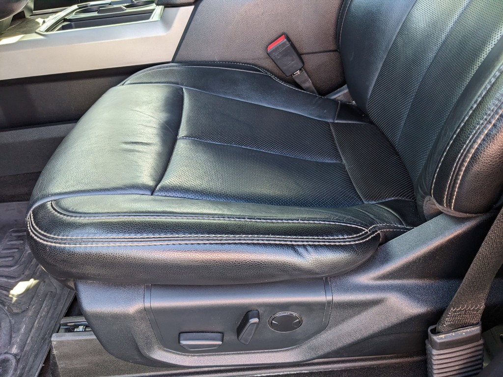 Ford Super Duty F-250 SRW Vehicle Full-screen Gallery Image 18