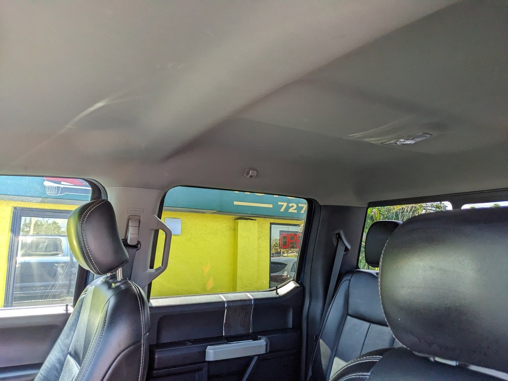 Ford Super Duty F-250 SRW Vehicle Full-screen Gallery Image 19