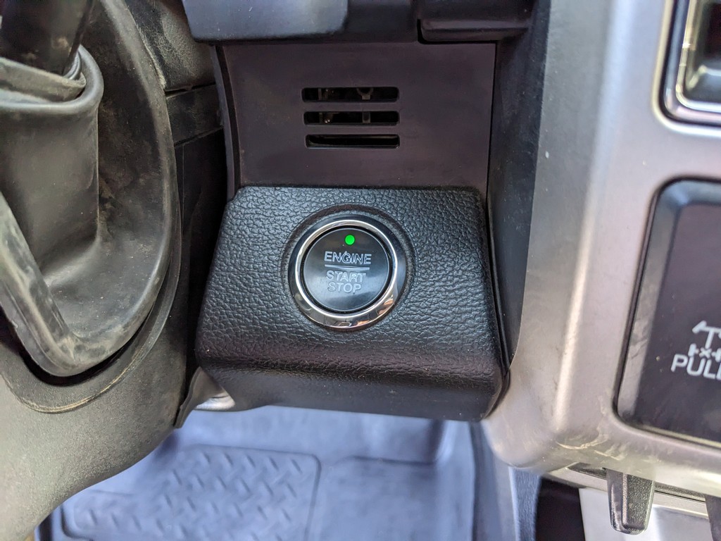 Ford Super Duty F-250 SRW Vehicle Full-screen Gallery Image 27