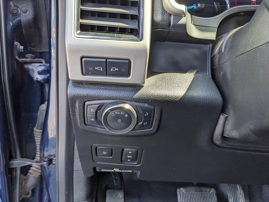 Ford Super Duty F-250 SRW Vehicle Full-screen Gallery Image 28