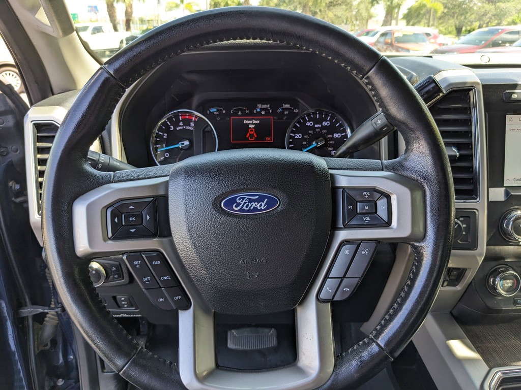 Ford Super Duty F-250 SRW Vehicle Full-screen Gallery Image 29