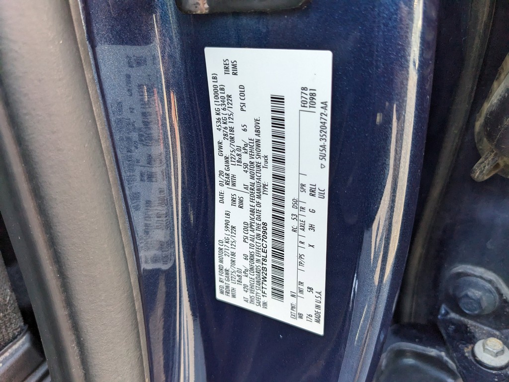 Ford Super Duty F-250 SRW Vehicle Full-screen Gallery Image 36