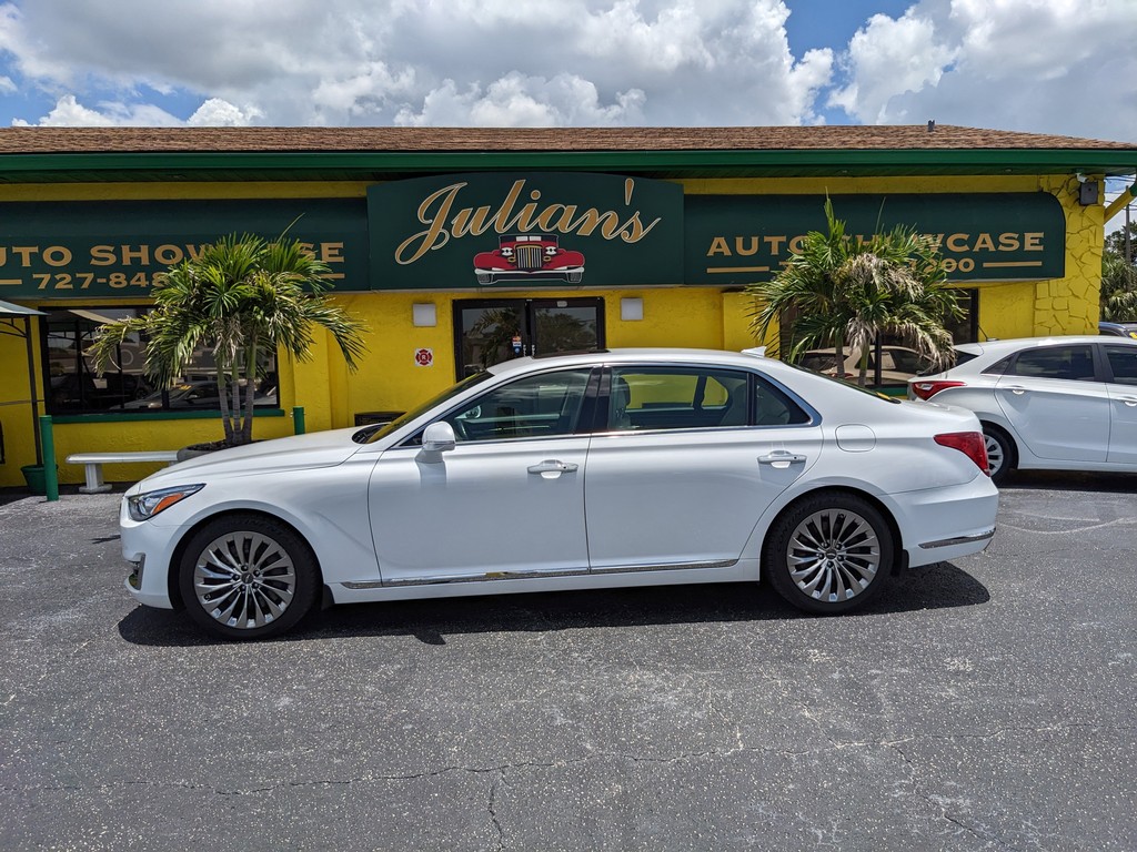 Genesis G90 Vehicle Full-screen Gallery Image 02