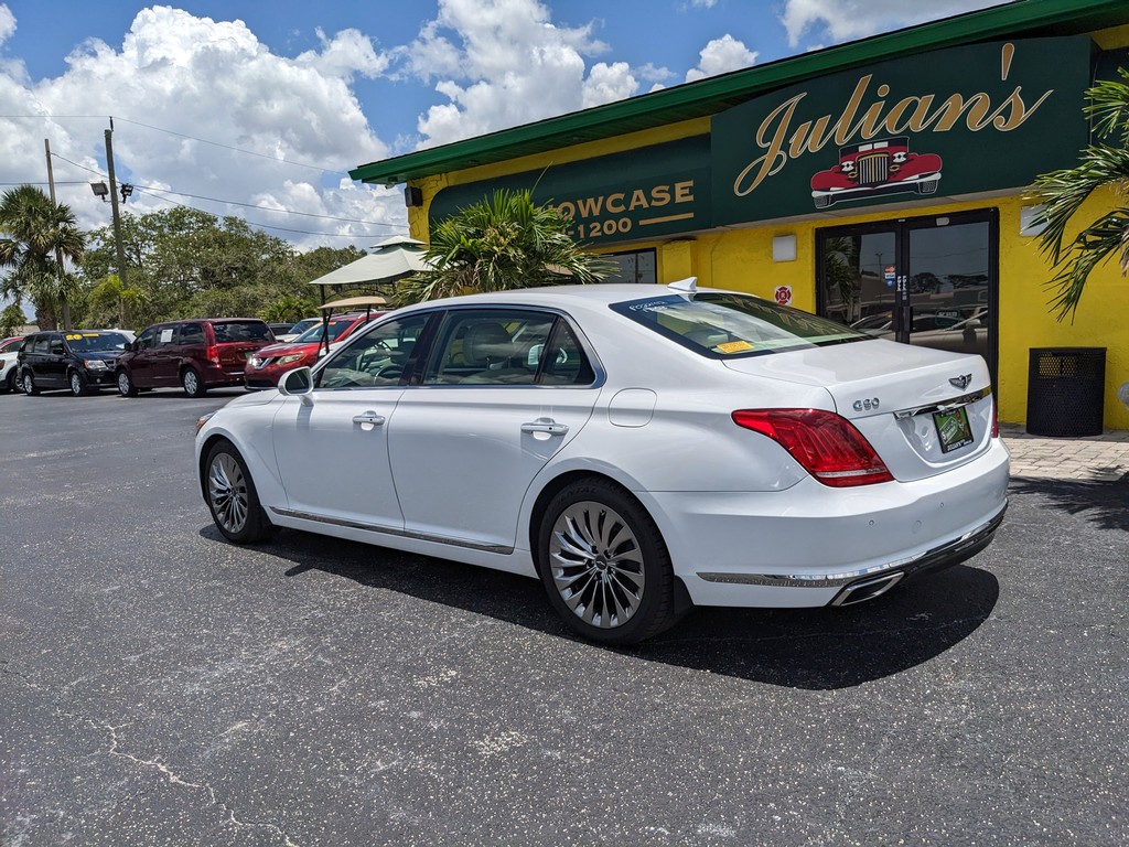 Genesis G90 Vehicle Full-screen Gallery Image 03