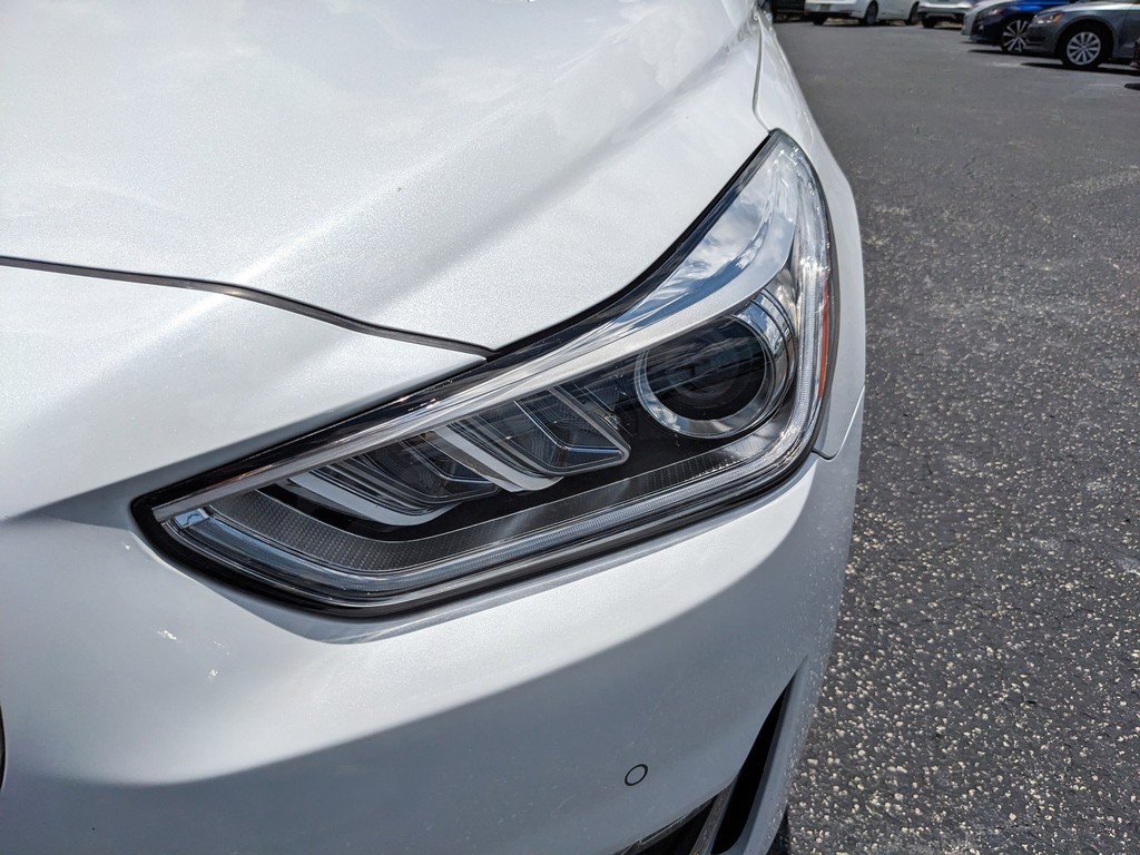 Genesis G90 Vehicle Full-screen Gallery Image 07