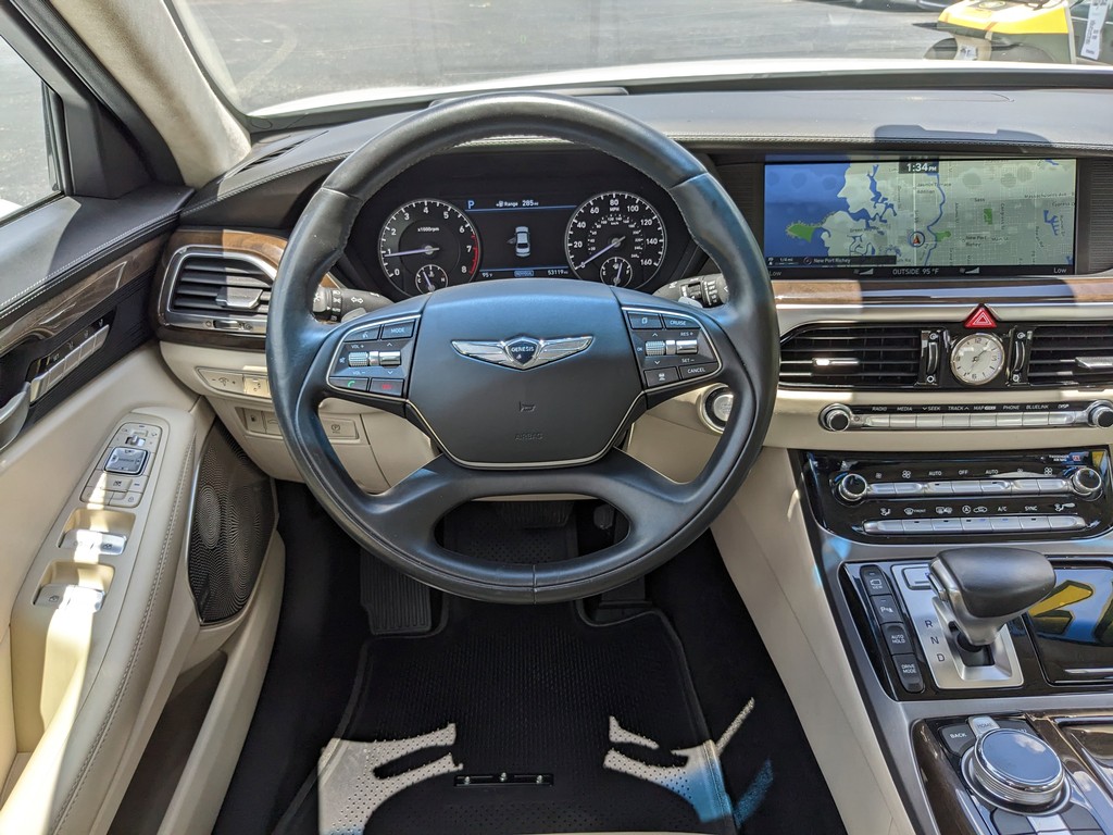 Genesis G90 Vehicle Full-screen Gallery Image 14
